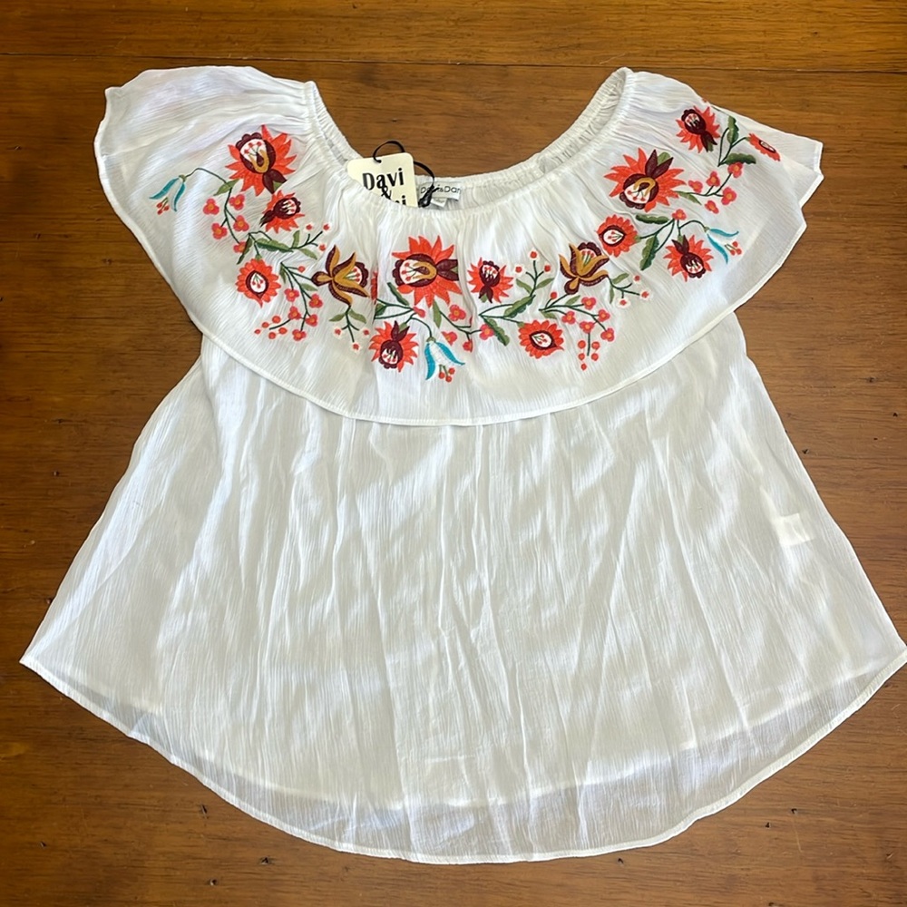 Davi and Dani Embroidered Top Large